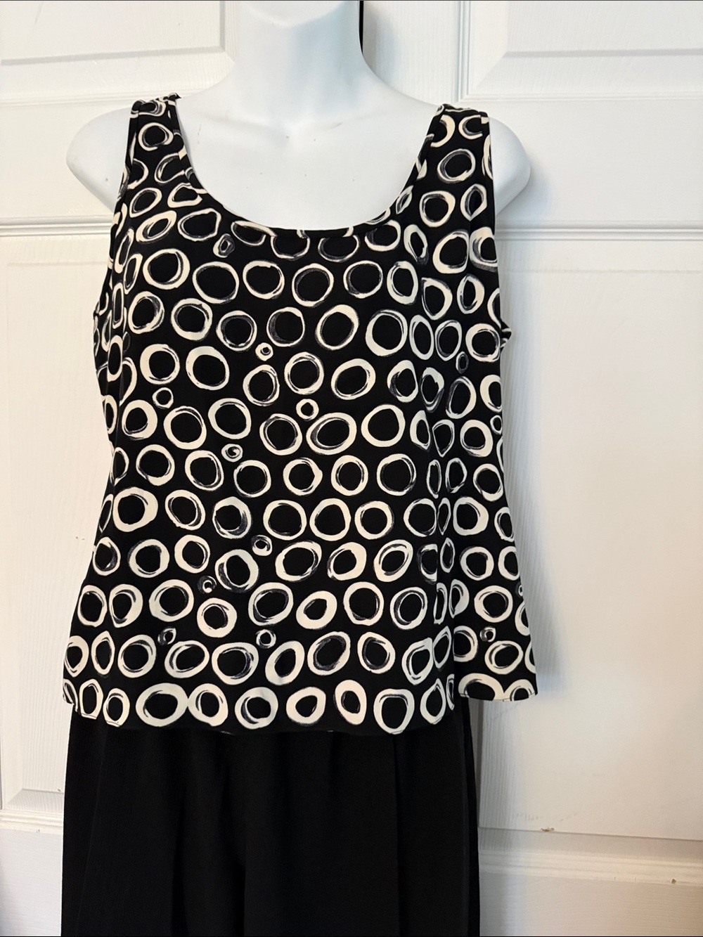Ellen Tracy Black & White Circle-Print Sleeveless Tank